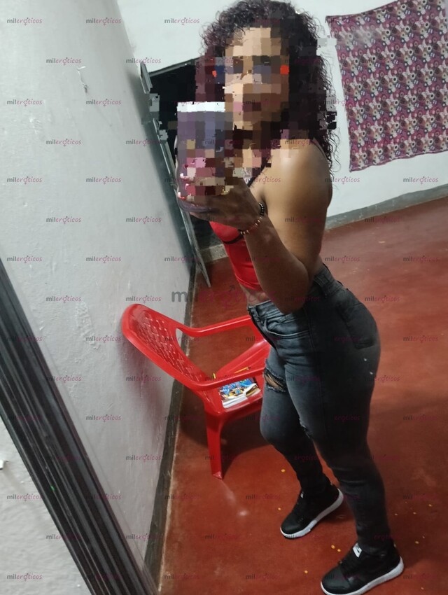 FOTOS DE HERMOSA MORENA CALIENTE DE PIEL CANELA DE PASO POR TU CIUDAD