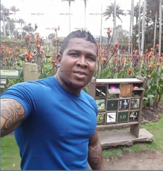 FOTOS DE SOY UN MORENO DOTADO Y DISPUESTO A SATISFACER A CUALQUIER MUJER
