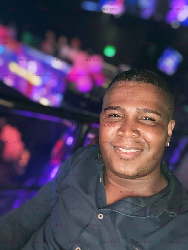FOTOS DE SOY UN MORENO DOTADO Y DISPUESTO A SATISFACER A CUALQUIER MUJER