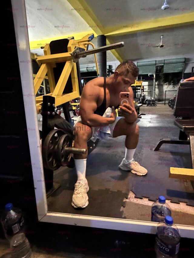 FOTOS DE HOLA AQUÍ CHICO INTER CON PECTORALES GRANDES Y FUERTES Y CON GANAS DE SATISFACER