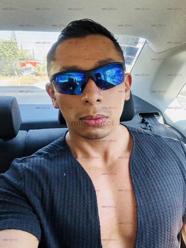 FOTOS DE HOLA AQUÍ CHICO INTER CON PECTORALES GRANDES Y FUERTES Y CON GANAS DE SATISFACER