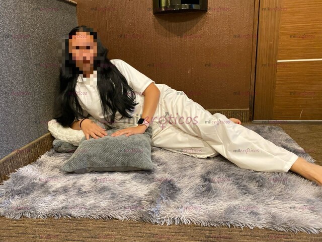 FOTOS DE MASAJISTA Y FISIOTERAPEUTA PROFESIONAL DANDO SERVICIOS EXTRA HOT