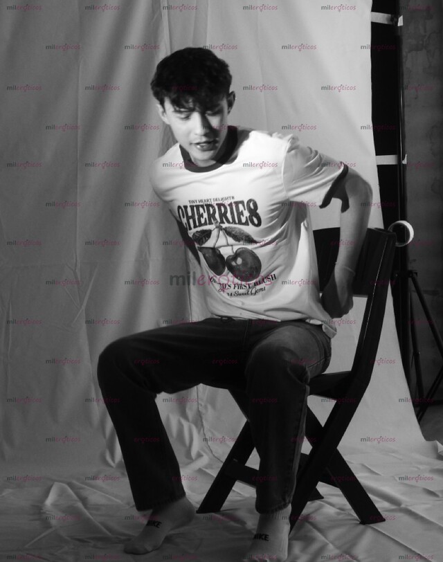 FOTOS DE HOLA, MUCHO GUSTO ME LLAMO ANDRÉS , TENGO 22 AÑOS, PASIVO Y SOY UNIVERSITARIO.