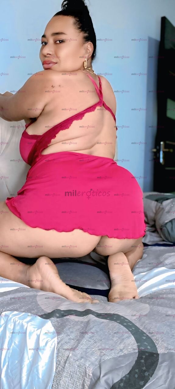 FOTOS DE TU MAMÁ SE CALIENTA ESPIÁNDOTE EN LA DUCHA Y SE FROTA DURO Y RICO HASTA VENIRSE