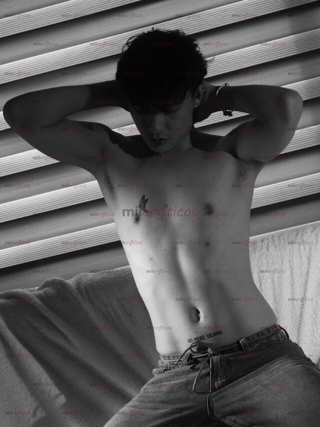 FOTOS DE HOLA, MUCHO GUSTO ME LLAMO ANDRÉS , TENGO 22 AÑOS, PASIVO Y SOY UNIVERSITARIO.