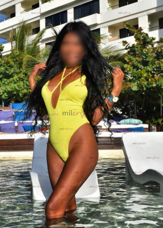 FOTOS DE HERMOSA MUJER PIEL CANELA APACIONADA PIEL SUAVE Y TERSA LABIOS SENSUALES