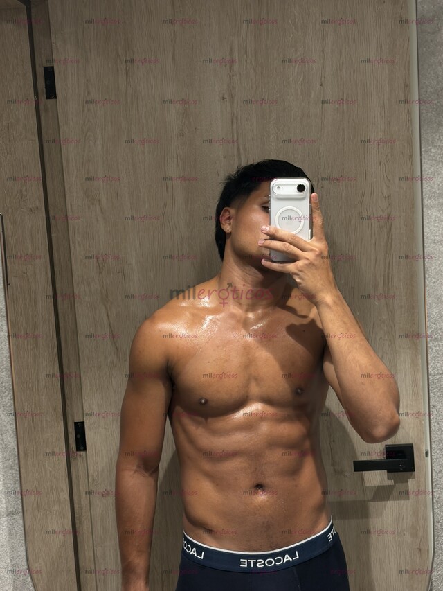 FOTOS DE JOVEN ATLÉTICO, NUEVO EN LA CIUDAD CON UN BUEN CUERPO