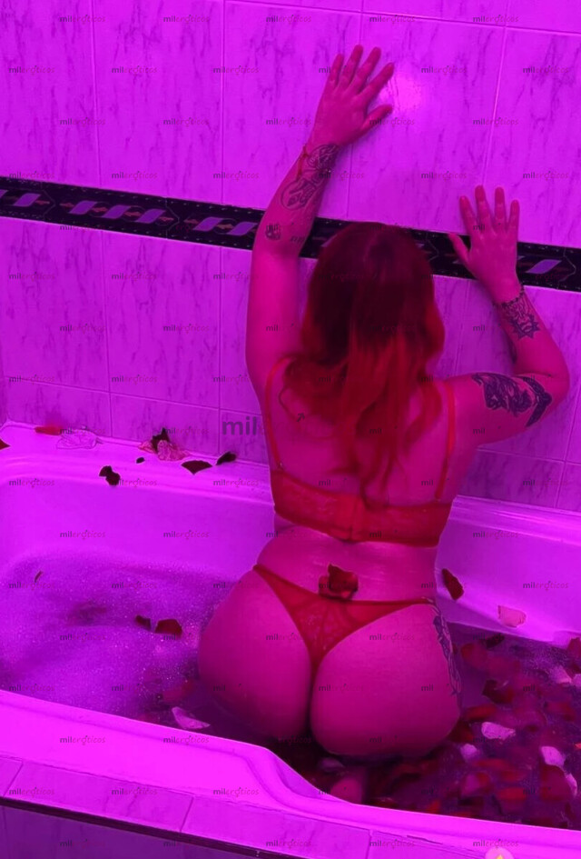 FOTOS DE PERRITA TATUADA DESCOMPLICADA Y ARDIENTE LISTA PARA SATISFACERTE