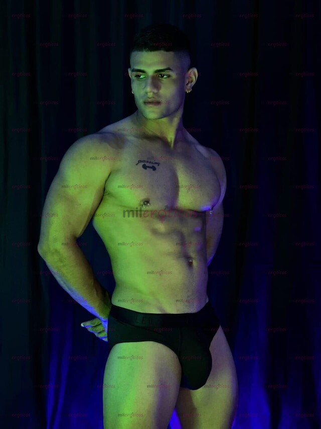 FOTOS DE MACHO VERGON DOMINANTE TATUADO 21 CM ACTIVO