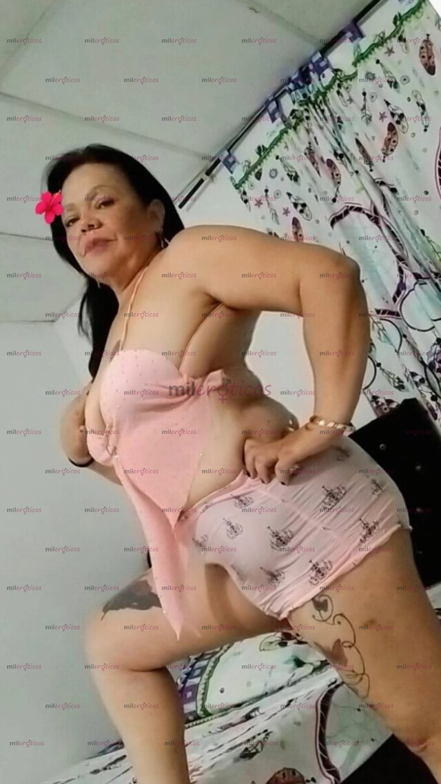 FOTOS DE DISFRUTA LOS ÚLTIMOS DÍAS EN TU CUIDAD CON UNA MUJER MADURA Y GORDITA