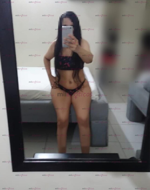 FOTOS DE 70 LA HORA; PELINEGRA HERMOSA ATIENDO EN HOTEL