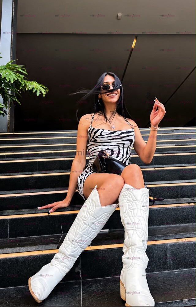 FOTOS DE TOP MODEL, POCAHONTAS REAL, SUPERDOTADA Y MUY COMPLACIENTE