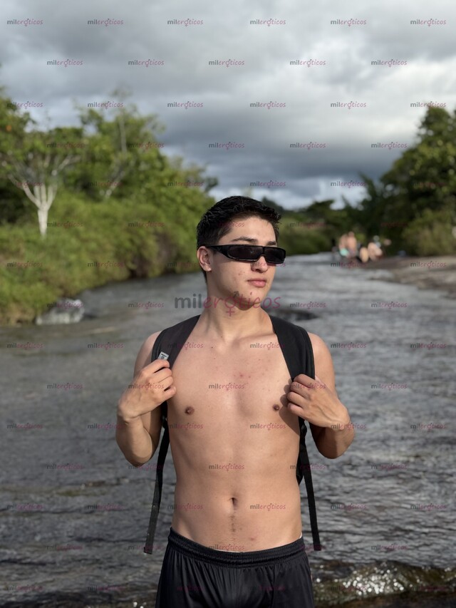 FOTOS DE JOVEN VERSÁTIL CALIENTE , DISPONIBLE Y COMPLACIENTE