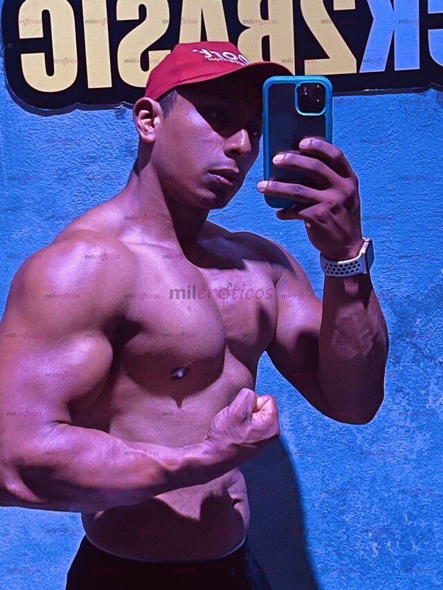 FOTOS DE MACHO FORNIDO DISPUESTO A COMPLACERTE 24 7