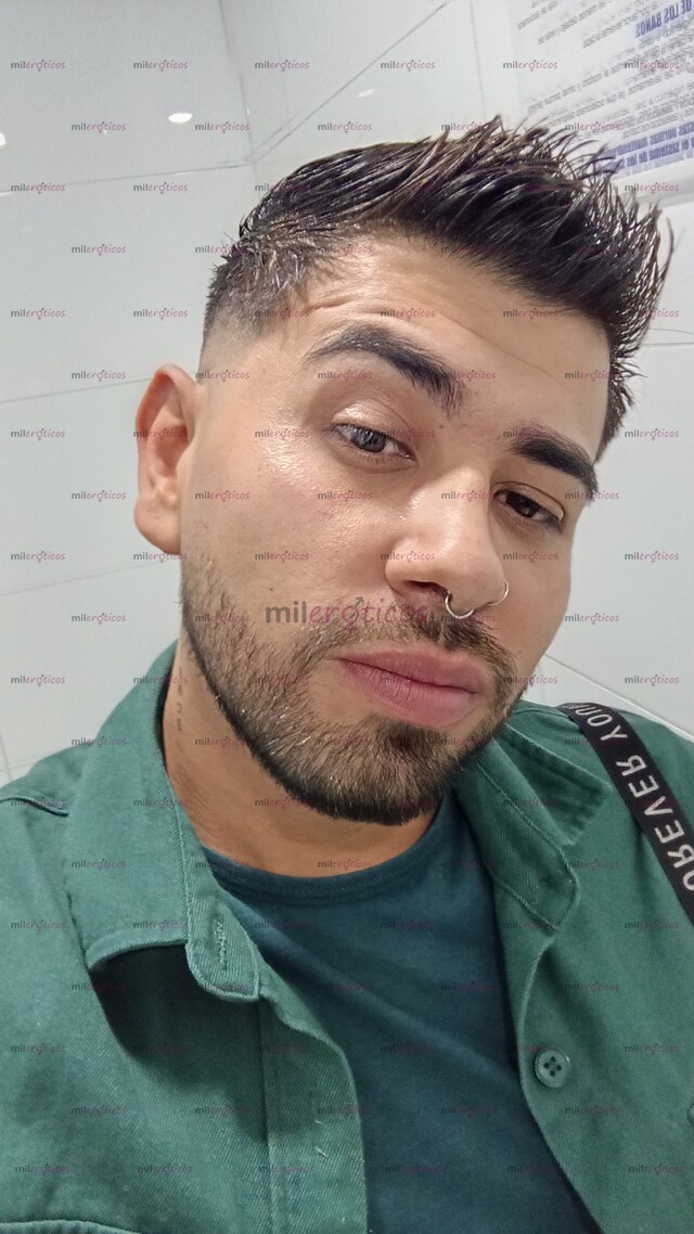 FOTOS DE VERSATIL DESCOMPLICADO BESOS, CARICIAS Y DEMÁS