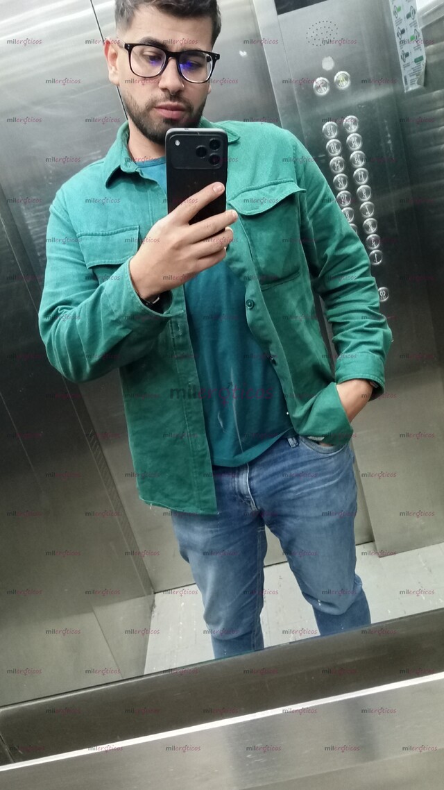 FOTOS DE VERSATIL DESCOMPLICADO BESOS, CARICIAS Y DEMÁS