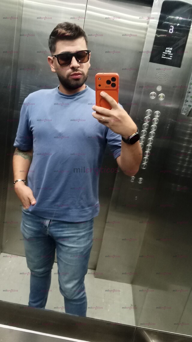 FOTOS DE VERSATIL DESCOMPLICADO BESOS, CARICIAS Y DEMÁS