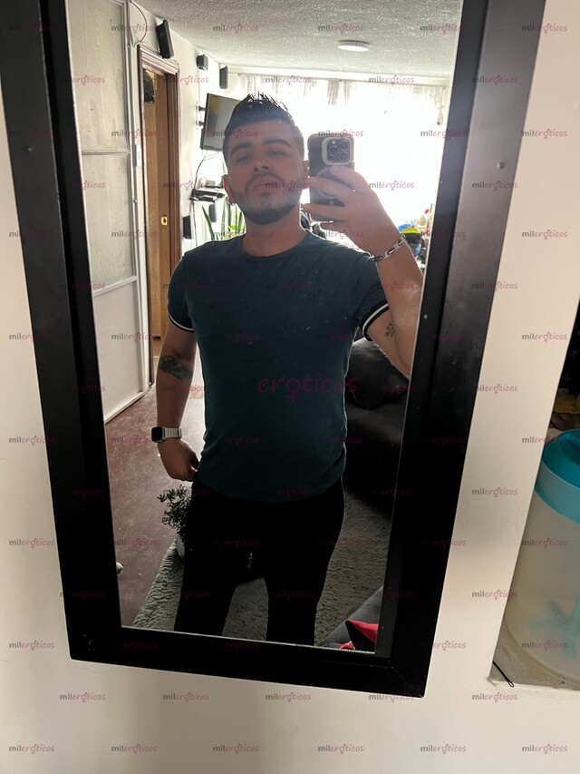 FOTOS DE VERSATIL DESCOMPLICADO BESOS, CARICIAS Y DEMÁS