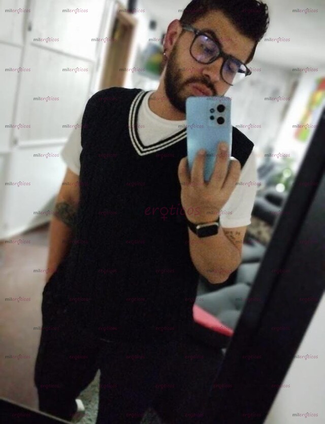 FOTOS DE VERSATIL DESCOMPLICADO BESOS, CARICIAS Y DEMÁS