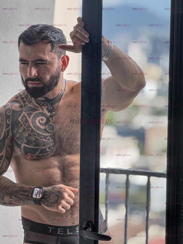 FOTOS DE ÚLTIMOS DÍAS DEL AÑO GDL GALAN VELLUDO CON PORTE MASCULINO