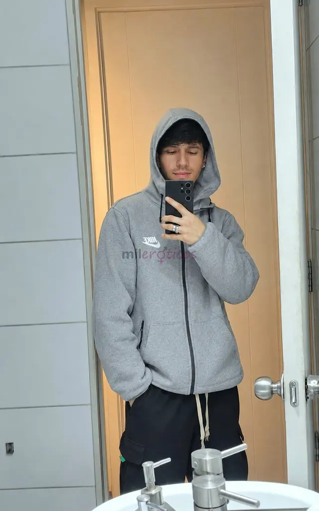 Joven delgado y con presencia buena onda sociable y dispuesto cumplir fetiches fantasias me gusta la buena compania compartir con hombres preferibleme...