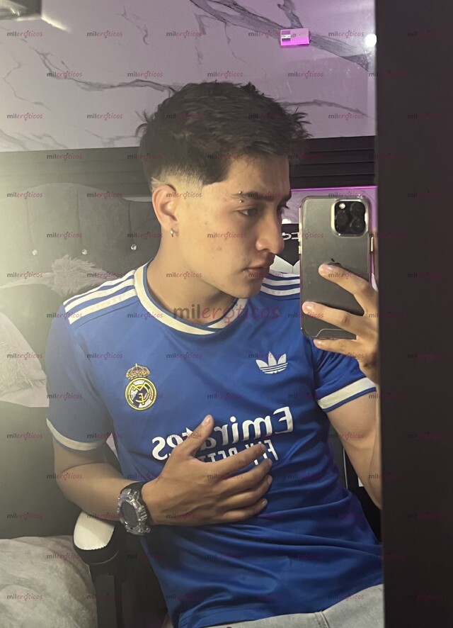 FOTOS DE JOVEN VERSÁTIL COMPLACIENTE Y VARONILARRECHO