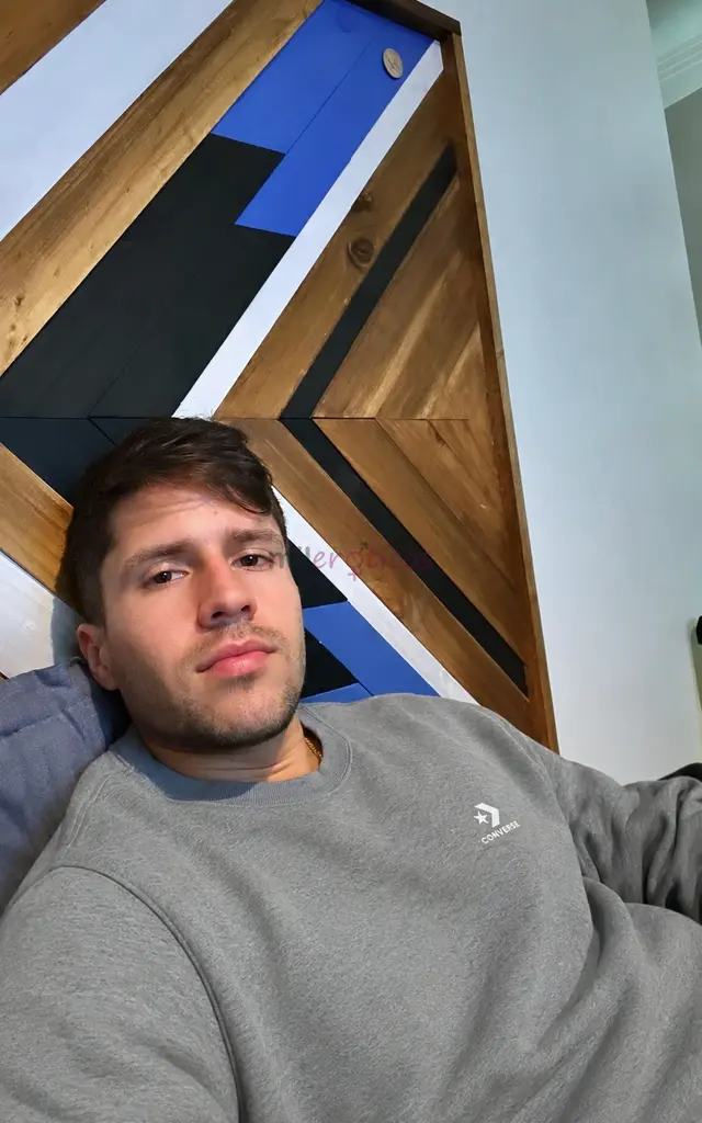 Joven delgado y con presencia buena onda sociable y dispuesto cumplir fetiches fantasias me gusta la buena compania compartir con hombres preferibleme...