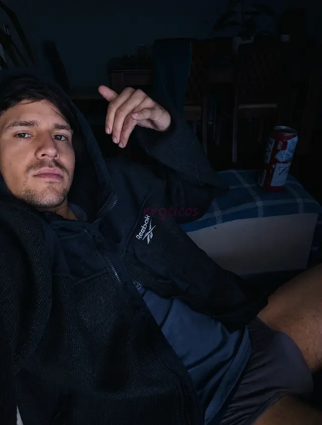 Joven delgado y con presencia buena onda sociable y dispuesto cumplir fetiches fantasias me gusta la buena compania compartir con hombres preferibleme...