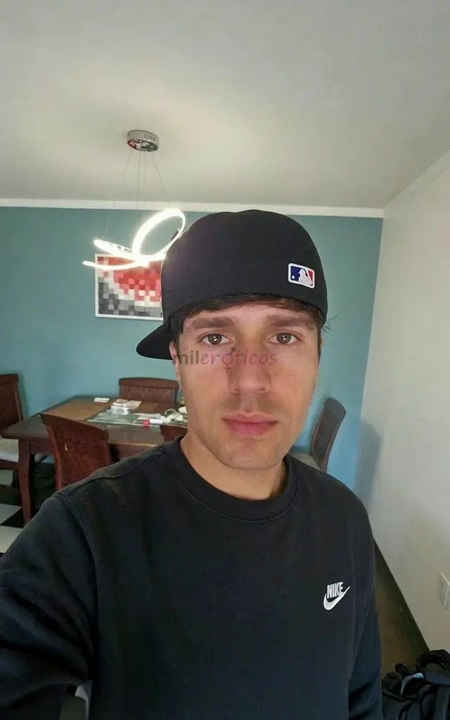Joven delgado y con presencia buena onda sociable y dispuesto cumplir fetiches fantasias me gusta la buena compania compartir con hombres preferibleme...