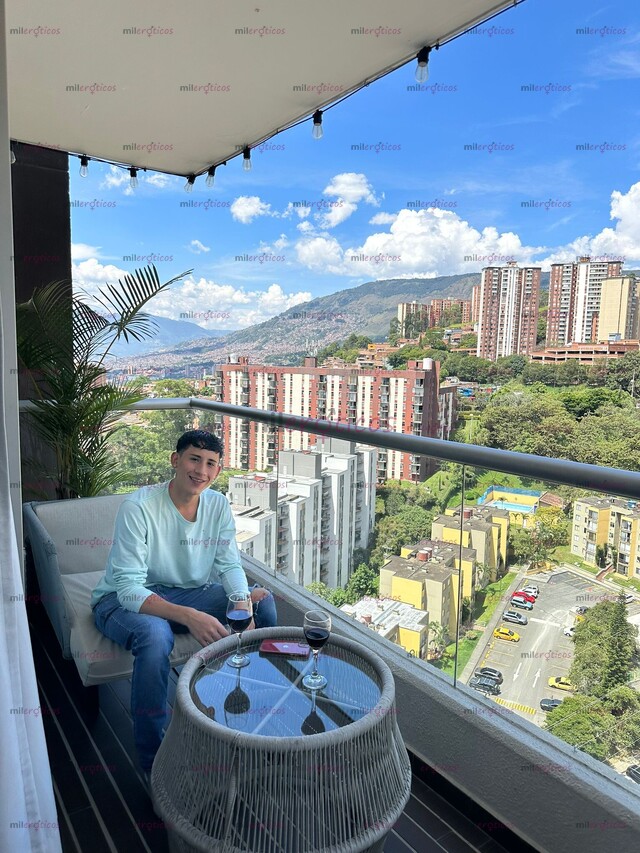 FOTOS DE JOVEN ARRECHO 21 AÑOS PASIVO EN BUSCA VERGA RICA