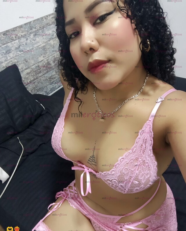 FOTOS DE EMMA SOY UNA HERMOSA CRESPA DE 19 AÑOS CON UN CUERPO Y CARA HERMOSOS