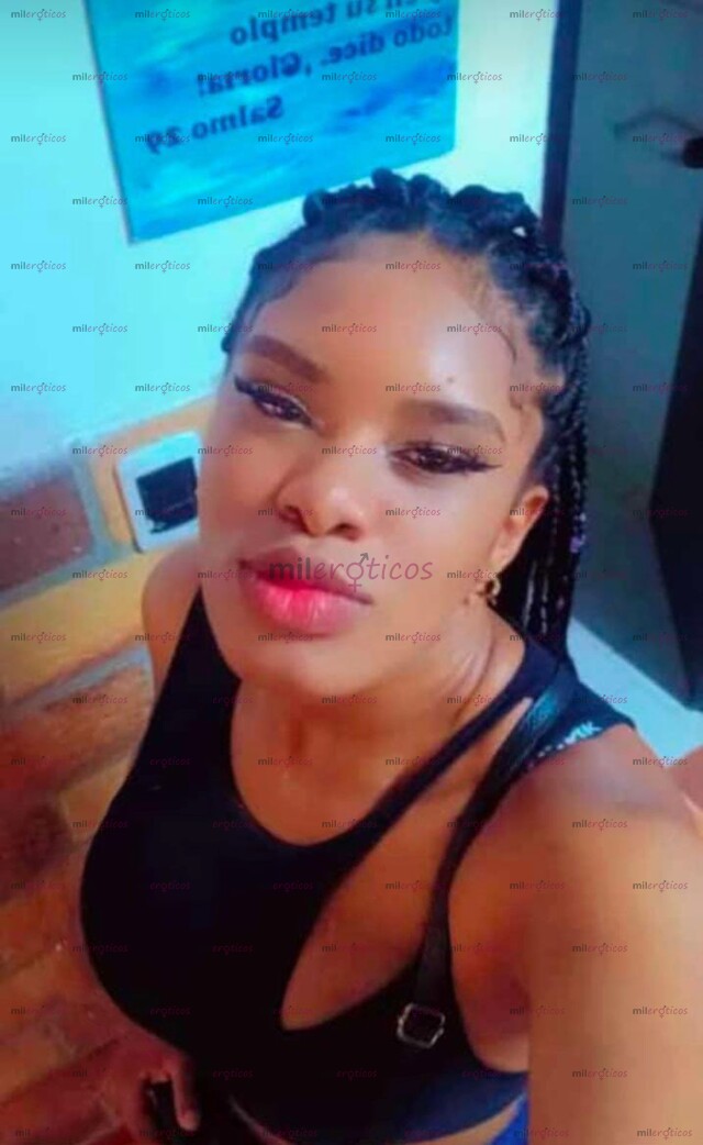 FOTOS DE NEGRA CON MUCHAS GANAS DE VERGA PARTEME MI ENORME CULO SUPERCLITORIS PARA TI BB