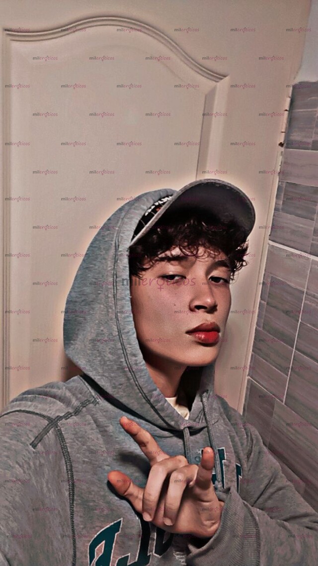 FOTOS DE JOVEN COMPLACIENTE Y DECIDIDO A HACERTE MOJAR
