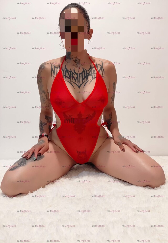 FOTOS DE CHICA TATUADA CALIENTE, MOJADITA RICO CULO