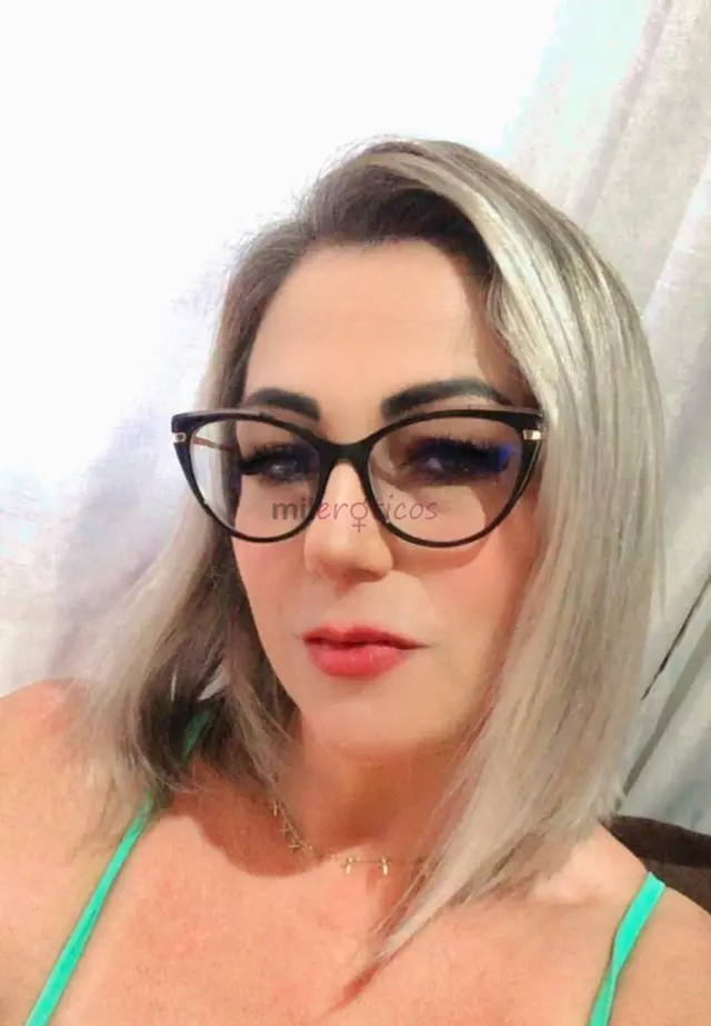 Loira lindissima coroa sarada peitos fartos barriga lisinha bumbum empinado e uma pegada que enlouquece qualquer um sou completinha sem frescura e tot...