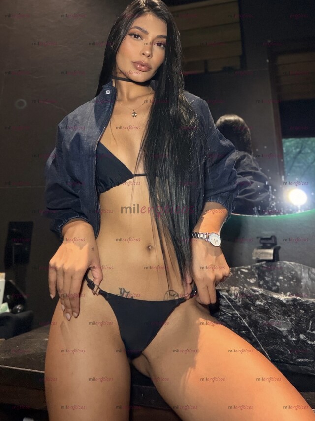 FOTOS DE SOFISTICADA COLOMBIANA MORENA DE BELLEZA EXÓTICA Y PRESENCIA INOLVIDABLE