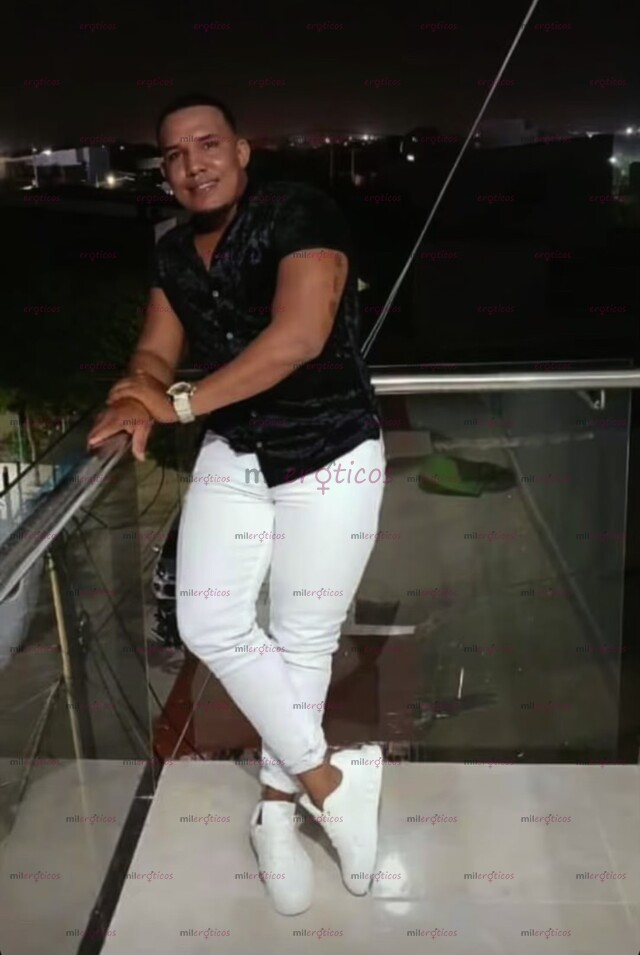 FOTOS DE SOY UN NEGRO DOTADO CON UNA VERGA BIEN GRANDE PARA CUMPLIR CUALQUIER FETICHE QUE