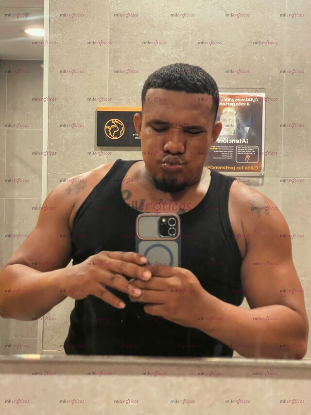 FOTOS DE SOY UN NEGRO DOTADO CON UNA VERGA BIEN GRANDE PARA CUMPLIR CUALQUIER FETICHE QUE