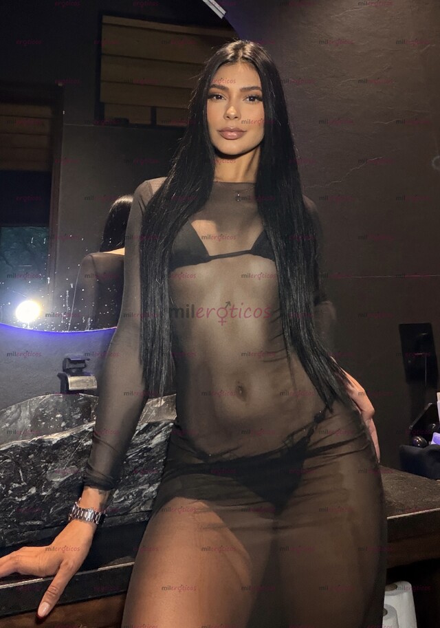 FOTOS DE ALTA, MORENA Y REFINADA: LA ESENCIA DE LA ELEGANCIA COLOMBIANA