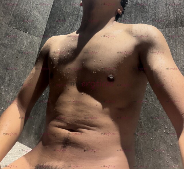 FOTOS DE CHICO ACTIVO, DELGADO, PIEL MORENA, LISTO PARA BRINDARTE SERVICIO