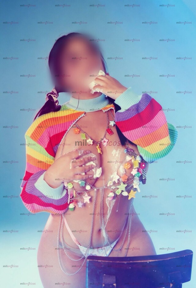 FOTOS DE HERMOSA MODELO UNIVERSITARIA DE INTERCAMBIO CON UNOS PRECIOSOS SENOS