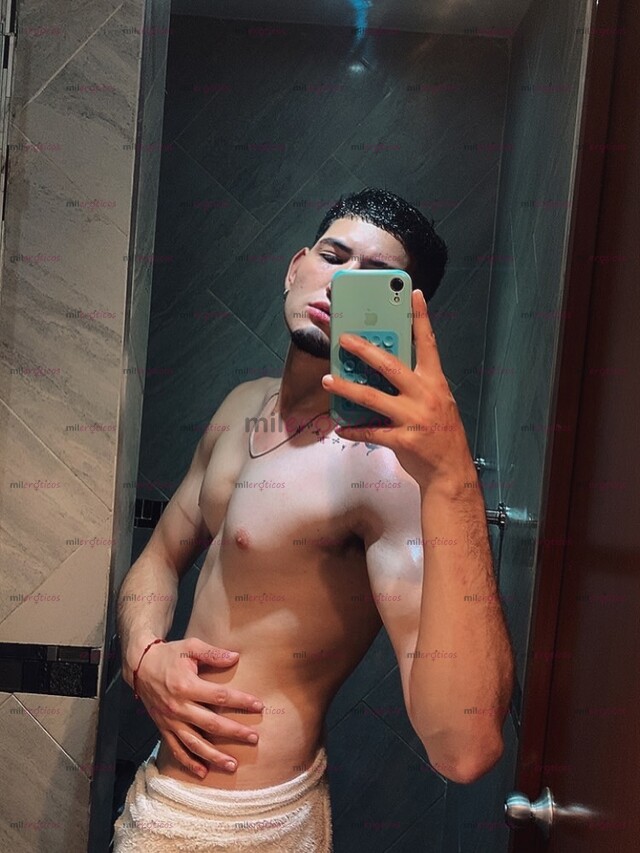 FOTOS DE JOVEN BLANCO VERGON ARRECHO , DISPONIBLE PARA PASARLA RICO
