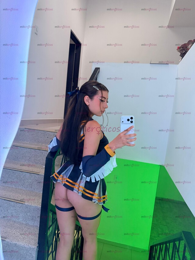 FOTOS DE MELANY, HERMOSA RUBIA, DELGADA, CON SENOS Y COLA NATURAL
