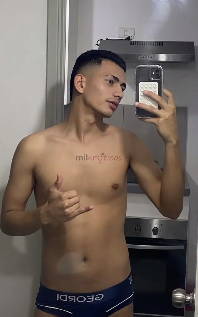 Hola mucho gusto mi nombre es diegocolombiano tengo 22 anos de edad soy amable y respetuosodisponible para todo tipo de encuentros mido 1 72 y versati...