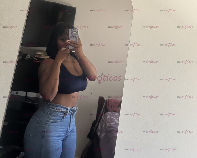 FOTOS DE CANDY MAMADORA ARRECHITA Y NINFÓMANA CON GRANDES TETAS Y NALGAS, MÁS UNA VAGINA