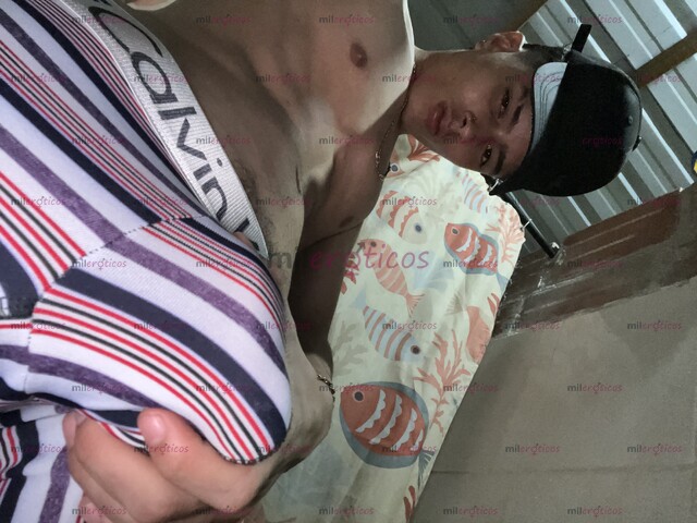 FOTOS DE JOVEN UNIVERSITARIO ATENTO Y DISCRETO CON EXCELENTE TRATO