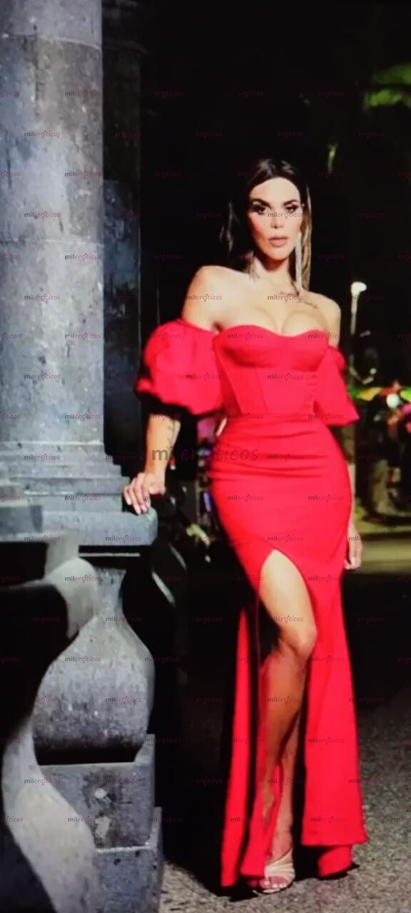 FOTOS DE ATENCION A PAREJAS ALTA DELGADA FEMENINA Y ELEGANTE CON UN GRAN CARAMELO