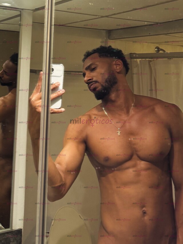FOTOS DE MORENO CUBANO DE 1.95 DE ESTATURA Y 23CM DE VERGA