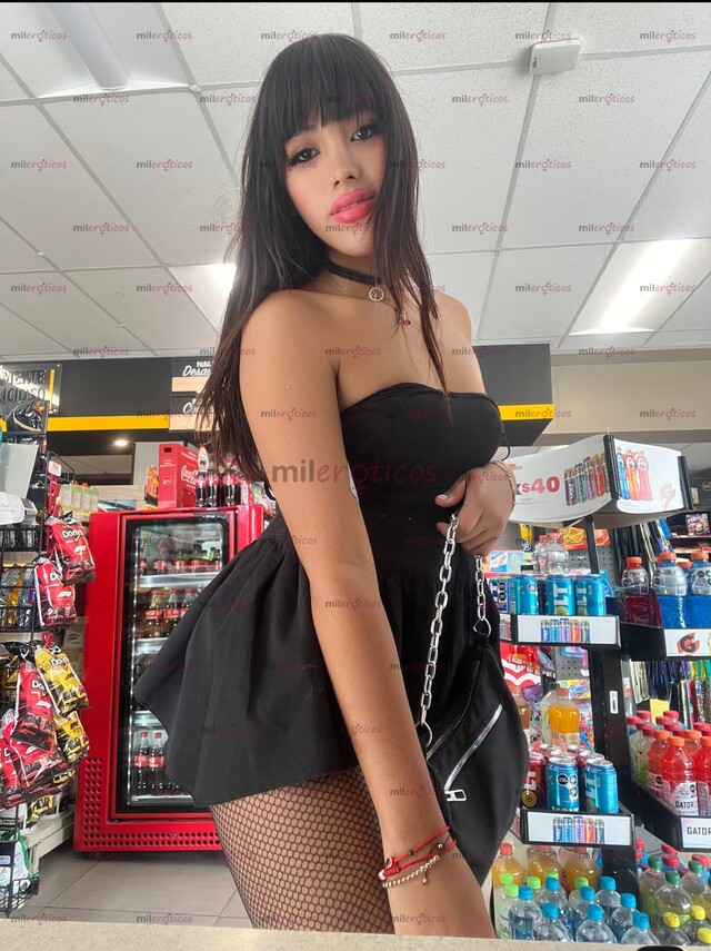 FOTOS DE LLEGÓ TU NIÑA BONITA NUEVA EN LA CUIDAD CON UN CARAMELO ENTRE LAS PIERNAS