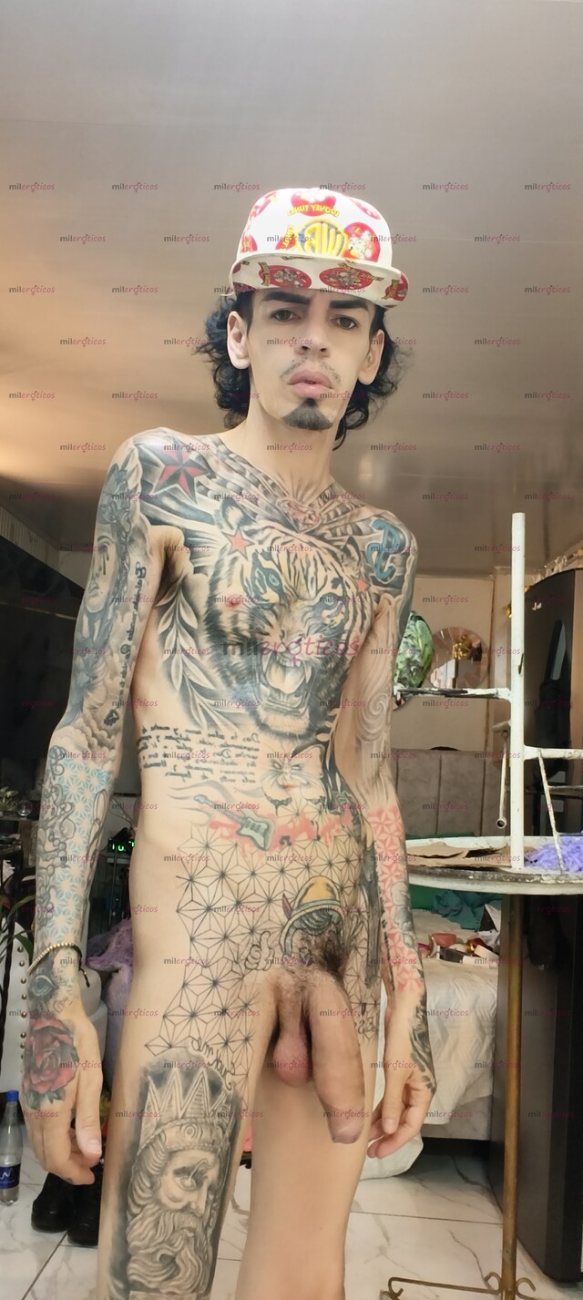 FOTOS DE FLACO ACTIVO SERIO VERGON TATUADO BLANCO CON SITIO